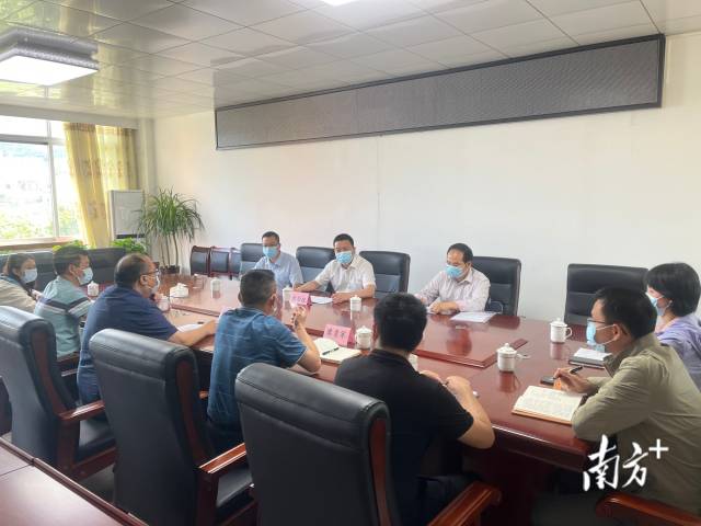 調(diào)研座談。