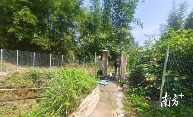 修建隔離防護(hù)設(shè)施。