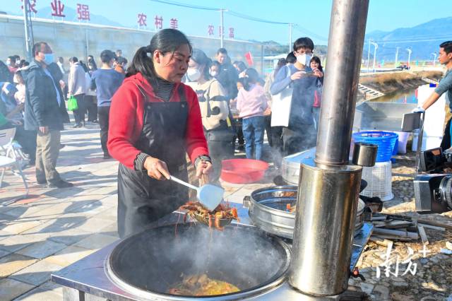 炒蝦。張曉欣 攝