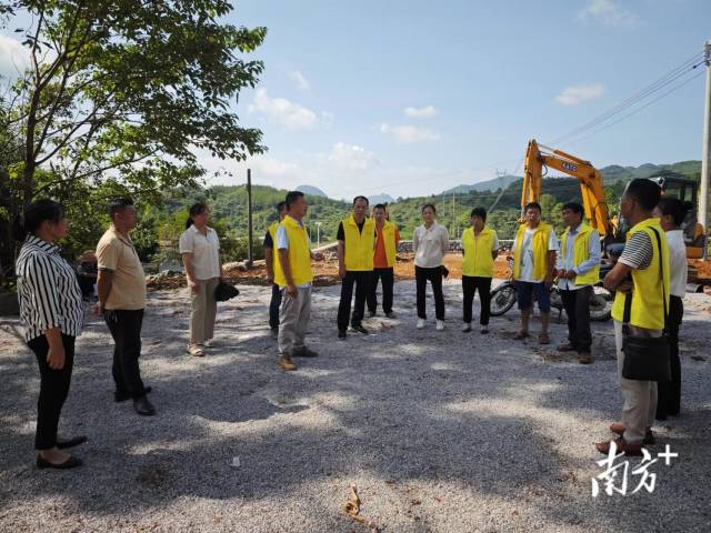 實(shí)地調(diào)研。