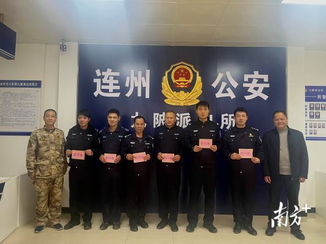 在九陂派出所慰問(wèn)退役軍人。