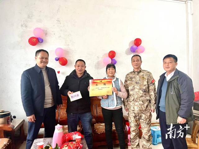 送喜報(bào)。