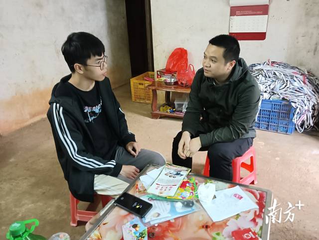 上門指導(dǎo)兵役登記。